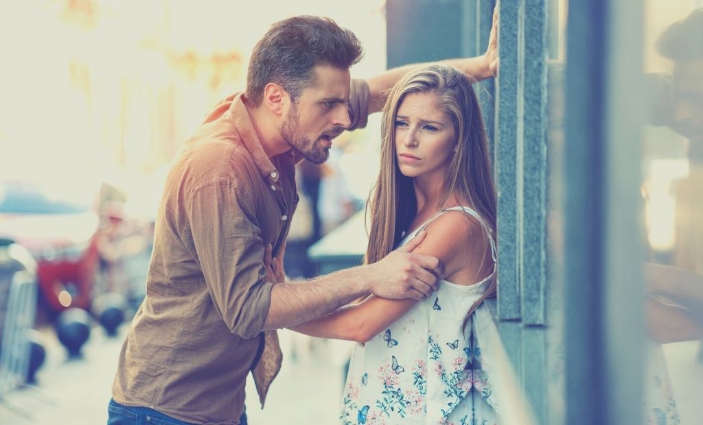 signs he pretends to love you | signs he is forcing himself to love you | signs he never loved you